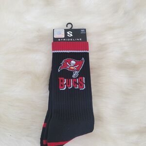 Tampa Bay Buccaneers NFL Strideline Men M/L Premium Knit Crew - Fan Logo blk/red